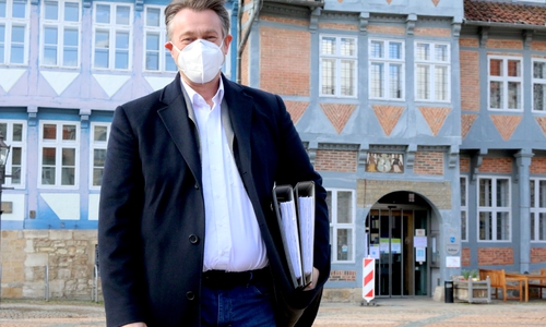 Für seine Bürgermeisterkandidatur erhielt Lukanic zahlreiche Unterstützungsunterschriften aus der Bevölkerung. Im Stadtgespräch gibt es jetzt Gerüchte über einen ganz besonderen Unterstützer.