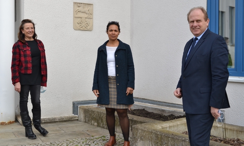 Von links: Ilona Stolpmann, Sandra Schüler und Landrat Gerhard Radeck.