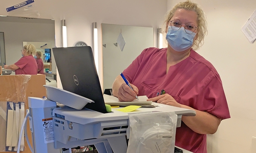 Alle Besucher werden beim Einlass per Antigenschnelltest auf das Coronavirus getestet. 
