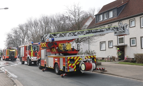 Die Feuerwehr war mit mehreren Einsatzfahrzeugen vor Ort.