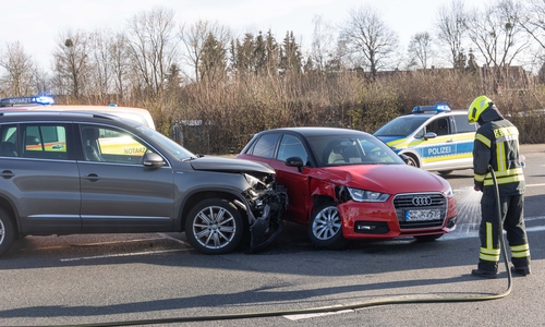 Die Fahrzeuge waren ineinander gefahren.