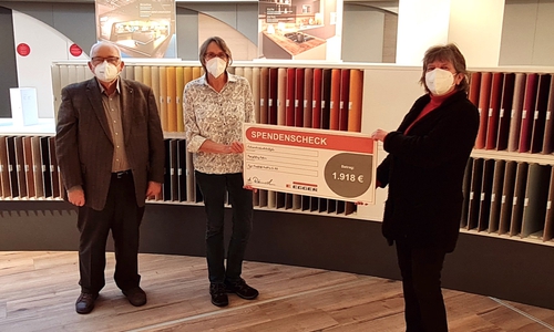 Vertreter der Hospizstiftung des Landkreis Gifhorn konnten sich über einen Spendenscheck in Höhe von 1.918 Euro freuen.