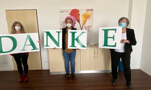 Freuten sich über die Spende für den Guten Zweck:  Lars Fischer, Leiter der Jugend- und Drogenberatungsstelle Goslar, Harzkliniken-Betriebsratsvorsitzende Karin Hille (links) und Harzkliniken-Geschäftsführerin Adelheid May.