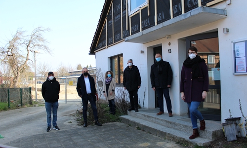 Von links: Christian Jansing (Stadtjugendpflege), Henrik Kühn (Amtsleiter Bildung & Kultur), Ines Baumann-Rockel (Architektin bei der Stadt Peine), Günter Schmidt (Ortsbürgermeister der Ortschaft Essinghausen / Duttenstedt), Klaus Saemann (Bürgermeister der Stadt Peine), Sara Pohl (stellvertretende Ortsbürgermeisterin der Ortschaft Essinghausen / Duttenstedt).