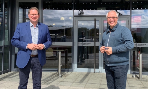 Der SPD-Landtagsabgeordnete Marcus Bosse aus Wolfenbüttel und Baddeckenstedts Bürgermeisterkandidat Dirk Fornahl. 