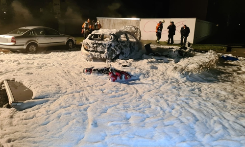 Die Feuerwehr hatte den Brand schnell mit Schaum unter Kontrolle.