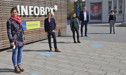 Haben ein spannendes Ausstellungskonzept präsentiert (von links): Lena Simon, Marcus Peter, Vanessa Wodniczak-Pless, Markus Gröchtemeier und Kulturbüro-Leiterin Alexandra Hupp. 
