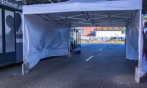 Das Testzelt am SchmidtTerminal.