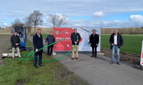 Diese Woche ist der Spatenstich für Breitbandausbau in Westerholz erfolgt.