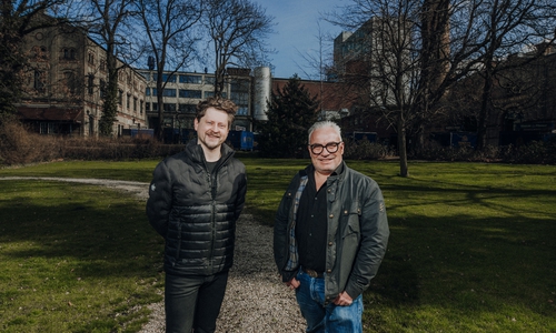 Die Veranstalter Paul Kunze und Marco Bittner versprechen ein buntes Programm im Wolters Applaus Garten. 