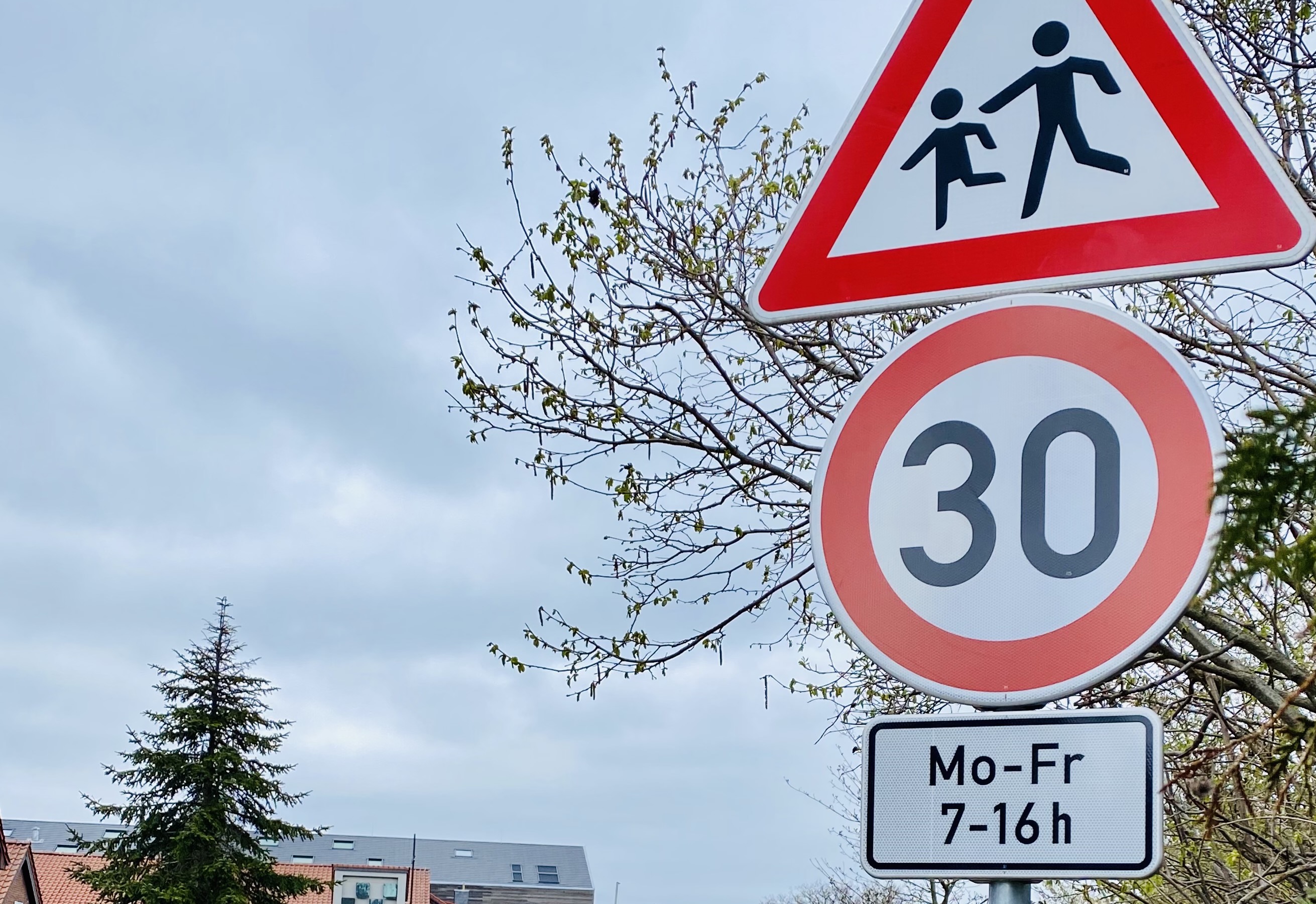 Ab jetzt gilt Tempo 30 vor der Kita St. Norbert in Grasleben