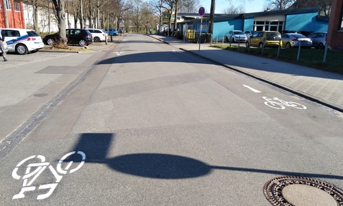 Die Fahrradpiktogramm-Kette habe sich bereits in anderen Städten als Straßenmarkierung bewährt. 