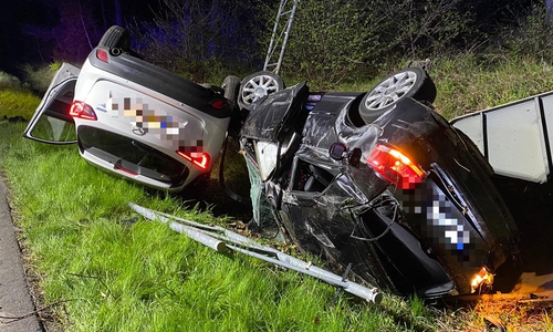 Die Fahrzeuge waren völlig ineinander verkeilt.