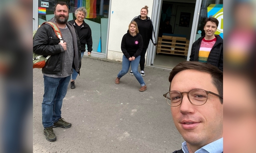 Die AG-Jugend der SPD beim Besuch des Jugendtreffs Haltestelle im Oktober 2020.