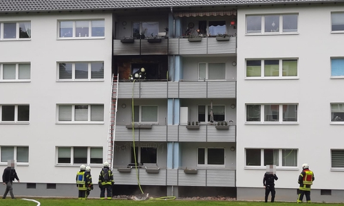 Auf einem Balkon gab es zu einem Brand. 