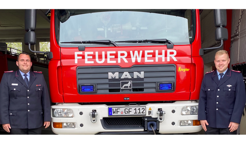 Der neugewählte Ortsbrandmeister Felix Kunze und der neugewählte stellvertretende Ortsbrandmeister Marcel Herzke 