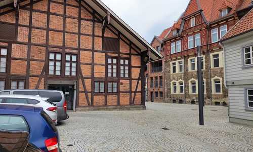 Der Vorschlag, dass die Parkplätze entfallen sollen, stößt auf Kritik.