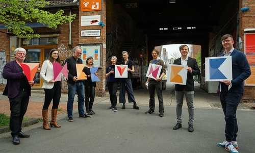 Im Bild bei der Gründung des VNKK: Norbert Egdorf (Oldenburg), Christine Schmidt (Braunschweig), Ulrich Drees (Göttingen), Beate Lechler (Osnabrück), Christine Preitauer & Lukas Dotzauer (Hannover), David Lampe (KlubNetz Niedersachsen), Andreas Cichon (Braunschweig), Stephan Kaps (Hannover) (v. li.). 