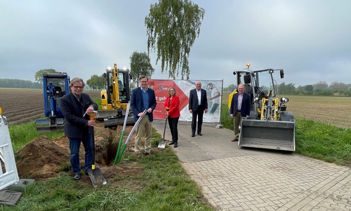 Der Spatenstich für den Breitbandausbau in der Samtgemeinde Meinersen ist erfolgt.