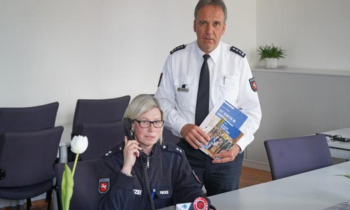 Claudia Fricke und Jens Hoffmann wollen ältere Mitbürger besser gegen Trickbetrug wappnen. Video: Jan Fischer