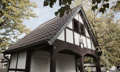 Das neue Geheimnis dreht sich um ein Fachwerkhäuschen in Salzgitter-Watenstedt.