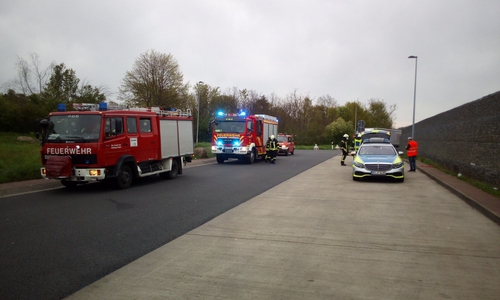 Das Fahrzeug wurde auf eine Raststätte geschleppt.