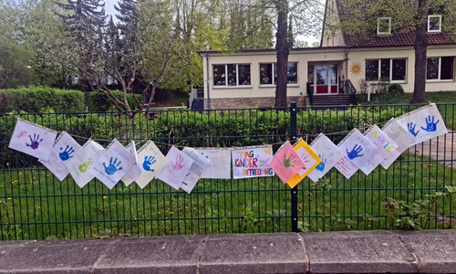 Die Kinder bastelten eine Überraschung.