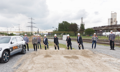 Spatenstich für die μDRAL-Anlage in Salzgitter (v. r.): Gunnar Groebler, Vorstandsmitglied; Prof. Dr.-Ing. Heinz Jörg Fuhrmann, Vorstandsvorsitzender; Ulrich Grethe, Geschäftsbereichsleiter Flachstahl (alle Salzgitter AG); Dr. Markus Dorndorf, Vice President Tenova Deutschland.
