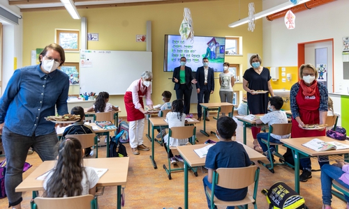 An der Grundschule Am Ostertal in SZ-Lebenstedt startete das Brotzeit-Projekt, das von der Volksbank unterstützt wird.
