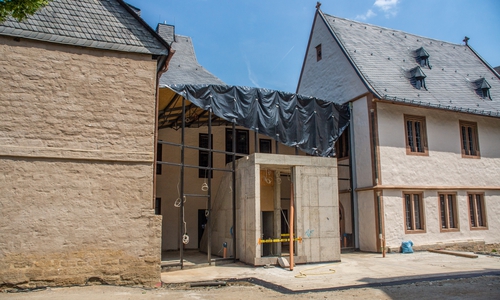 Die offenen Bauzäune offenbaren endlich einen Blick auf den neuen Hinterhof in Richtung Marktkirche - doch auch im Inneren des Rathauses hat sich viel verändert. 