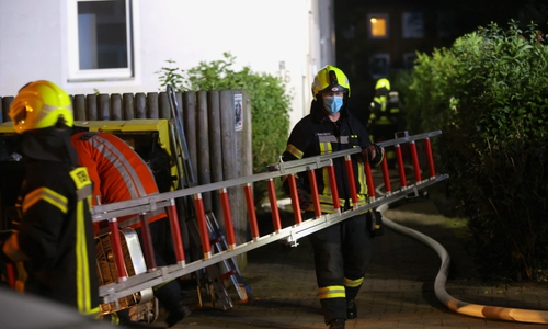 Drei Bewohner wurden mit Leitern gerettet.