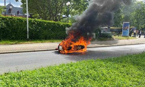Das Motorrad stand plötzlich in Vollbrand. 