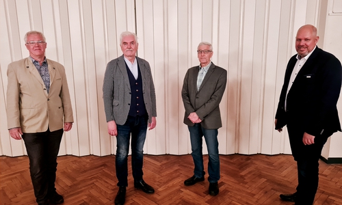 Von links nach rechts: Karsten Knoke, Wolfgang Gemba, Bundestagskandidat, Karl-Heinrich Belte, Vorsitzender und Michael Baum. 