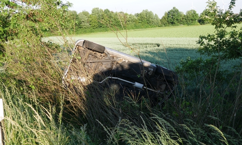 Das Auto war im Graben gelandet.