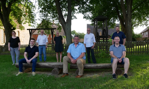 Die Kandidaten der Wählergemeinschaft Bürger für Burgdorf (BfB) wollen sich für ein Burgdorf als liebens- und lebenswerte Gemeinde für Jung und Alt einsetzen. Von links: Sandra Bock, Felix Policha, Alexander Kott, Astrid Sonnemann-Pröhl, Dirk Swen Wiezer, Carlos Llacer, Martin Bock, Kai Scharringhausen. Es fehlt: Michael Schories