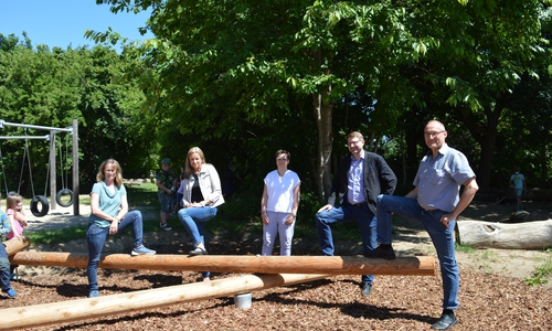 Tanja Eßmann, Susanne Loock, Anneka Schiweck, Samtgemeindebürgermeister Marco Kelb, Schulleiter Günter Kampen