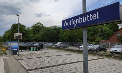 Entsteht hier auf dem nicht öffentlichen Parkplatz eine neue Kita für Wolfenbüttel?