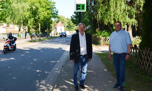 In Offleben hängt eine neue Geschwindigkeitsanzeige.