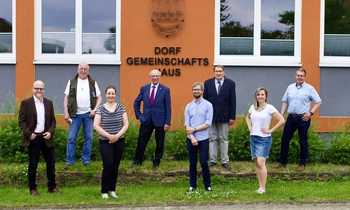 Von links: Gemeindebürgermeisterkandidat Tobias Breske, Immo Klie, Katrin Zawodnik, Hermann Büsing, Michael Findeisen, Hilmar Mittendorf, Heidi Rose und Horst Kirsch.
