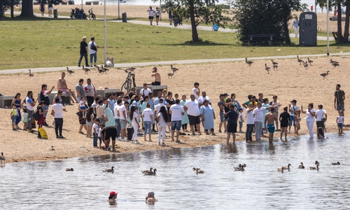 Am Salzgittersee wurden am heutigen Sonntag zirka 20 Menschen getauft.