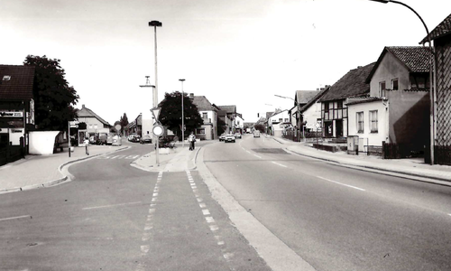 Die Berliner Straße in Lehre hat sich im lLaufe der Zeit verändert.