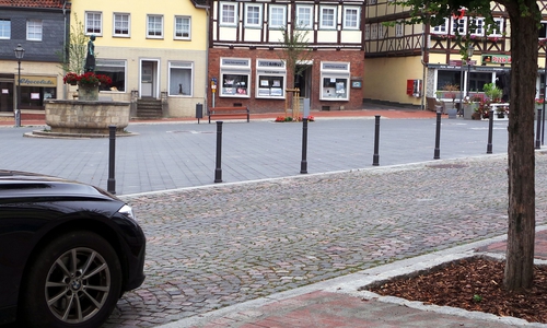 Das Befahren des Marktes ist nur noch in Ausnahmefällen erlaubt. Die Stadt Schöningen hat dazu eine neue Richtlinie erlassen. 