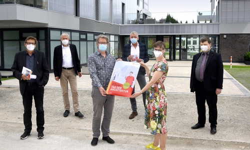 Stellten das Programm für den Tag der Architektur in Wolfsburg vor (von links): Michael Peter (Vorstand Architektenkammer Niedersachsen), Stadtbaurat Kai-Uwe Hirschheide, Hubert Dohle (Dohle + Lohse Architekten), Peter Teicher (teicher.architektur), Esther Orant (Forum Architektur der Stadt) und Daniel Manthey (Manthey Immo).