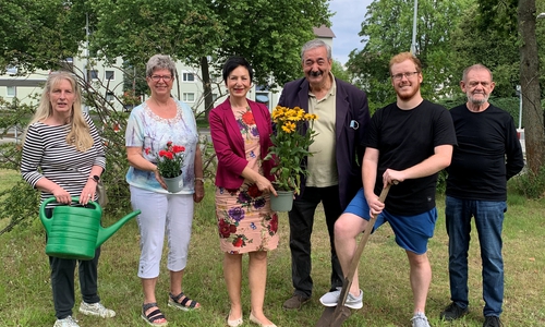 von links nach rechts: Simone Arndt, Angelika Jahns, Ortsbürgermeisterin Immacolata Glosemeyer, Antonio Zanfino, Kevin Kloth und Olde Dibbern.