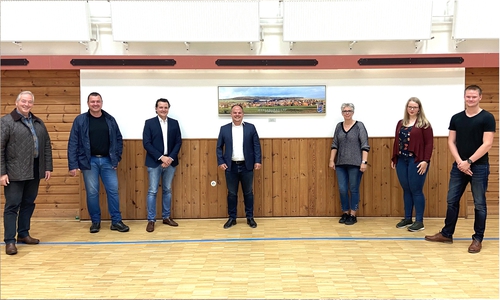 Die Werlaburgdorfer CDU-Kandidaten stellen sich auf: Für den Kreistag: Frank Oesterhelweg (MdL); für den Ortsrat: Thomas Klann, Jörn Alpers, Tobias Schliephake, Tanja Mävers, Wiebke Oesterhelweg und Niclas Schlechtweg (v. li.).