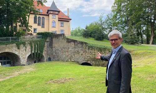 Stefan Brix vor den Kasematten im Seeligerpark