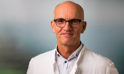 Tumorspezialist, Dr. med. Dipl. Biol. Andreas Hoyer, Chefarzt der Medizinischen Klinik II, Hämatologie und Onkologie der Asklepios Harzkliniken.