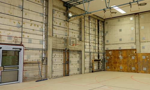 Die Sporthalle hat erheblichen Sanierungsbedarf.