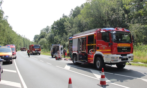 Während des Einsatzes war die B82 Astfelderstraße in beide Fahrtrichtungen voll gesperrt.