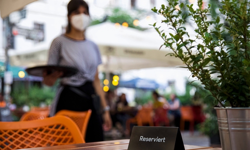 Viele Hotels und Gaststätten finden aktuell kein Personall. Symbolbild